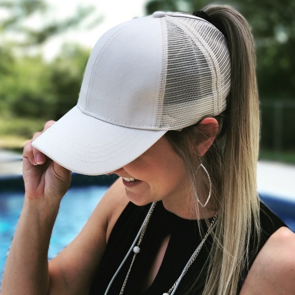 6 Ponytail Baseball Caps - Picture 6 of 8